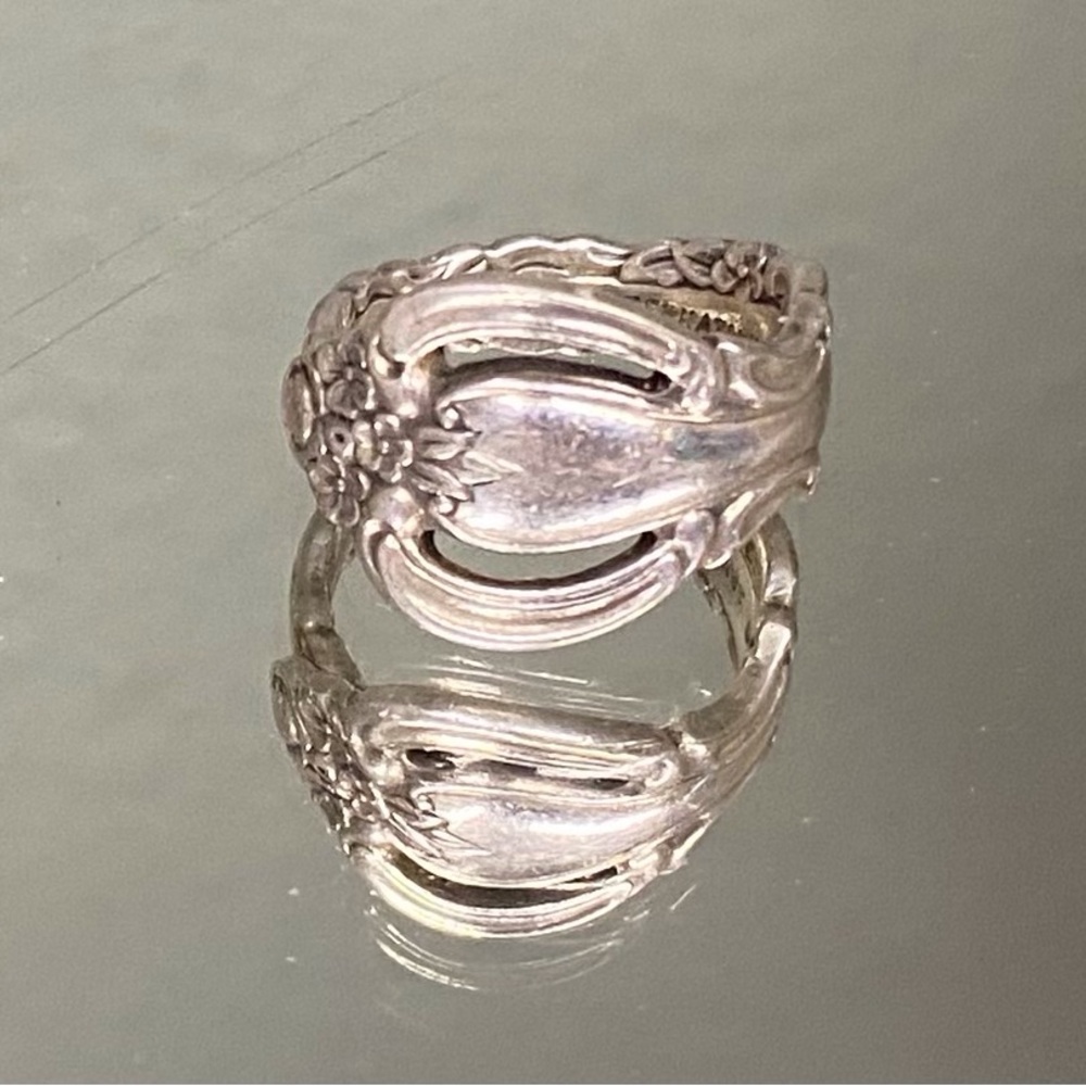 International Deep Silver “Countess” vintage Silver plate spoon ring sz 5.5 - Picture 2 of 7